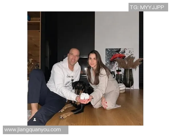 足球明星妻子怀孕喜讯传出全家欢庆期待新生命降临 足球明星妻子怀孕喜讯传出全家欢庆期待新生命降临