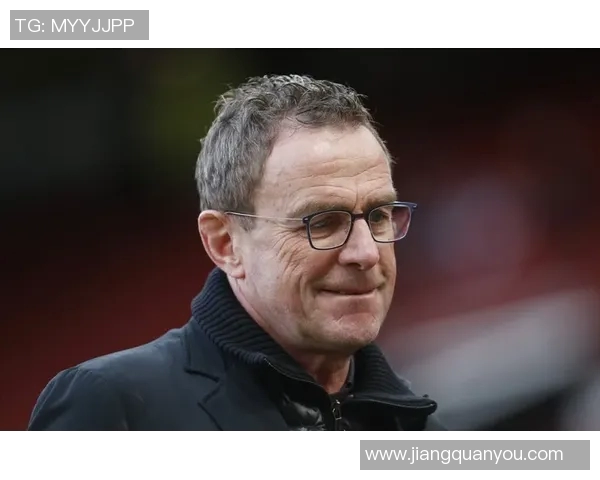 足球明星私生活曝光引发热议社交媒体上掀起舆论风暴