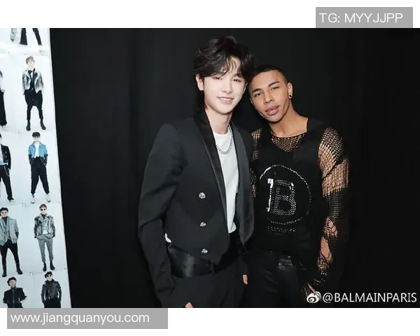 普京与足球明星亲密合影展现体育精神与友谊的交融时刻