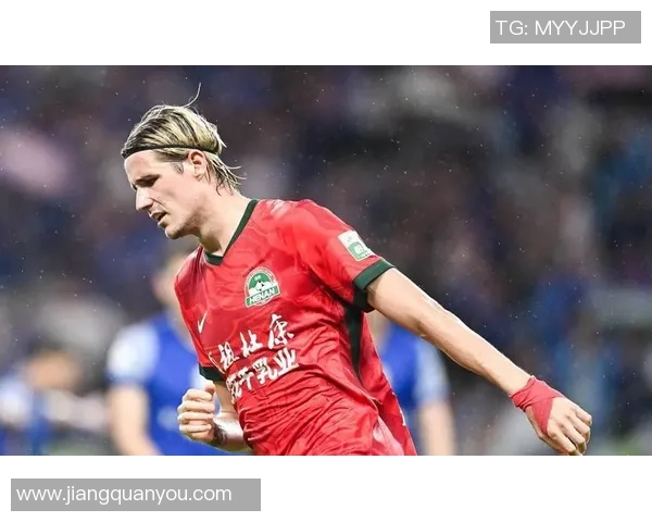 足球明星红牌瞬间引发争议球迷热议裁判判罚是否公正